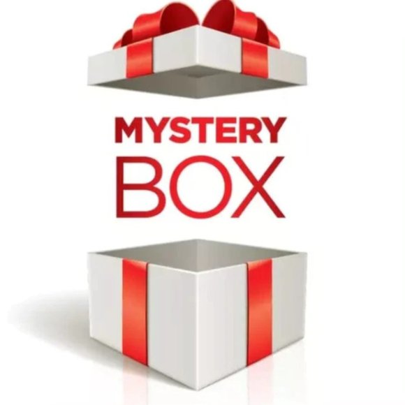 Chico's 3‎ item Mystery box - Picture 1 of 1